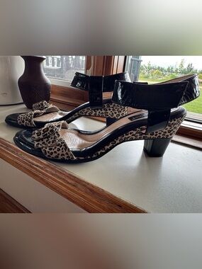 BeautiFeel Black Patent Sandals with Leopard Accent